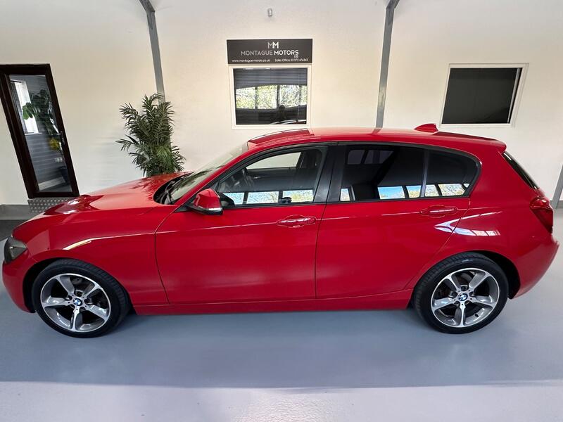 View BMW 1 SERIES 2.0 116d Sport 5-door