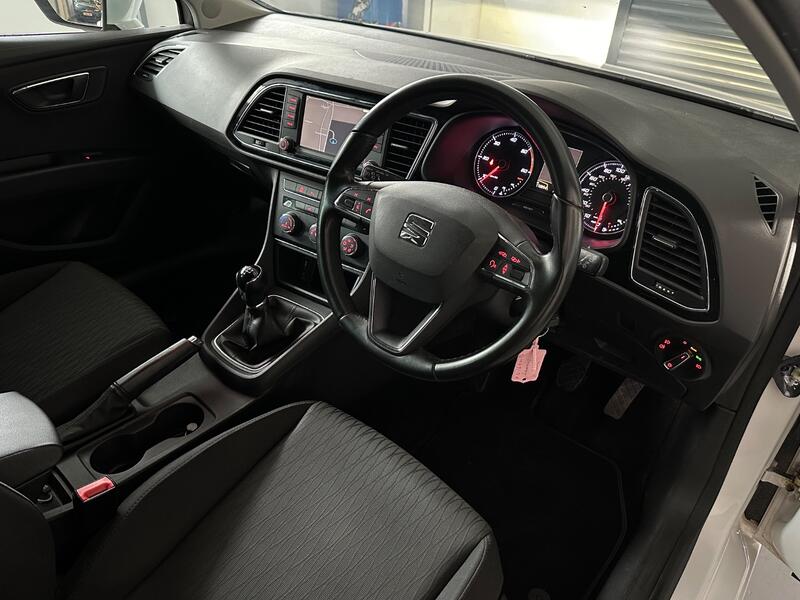 SEAT LEON