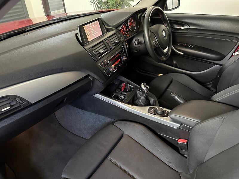 BMW 1 SERIES