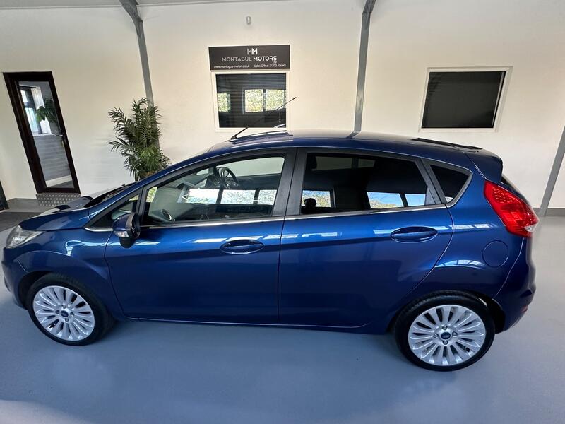 View FORD FIESTA 1.6 Titanium