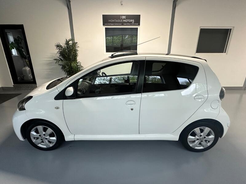View TOYOTA AYGO 1.0 VVT-i Move