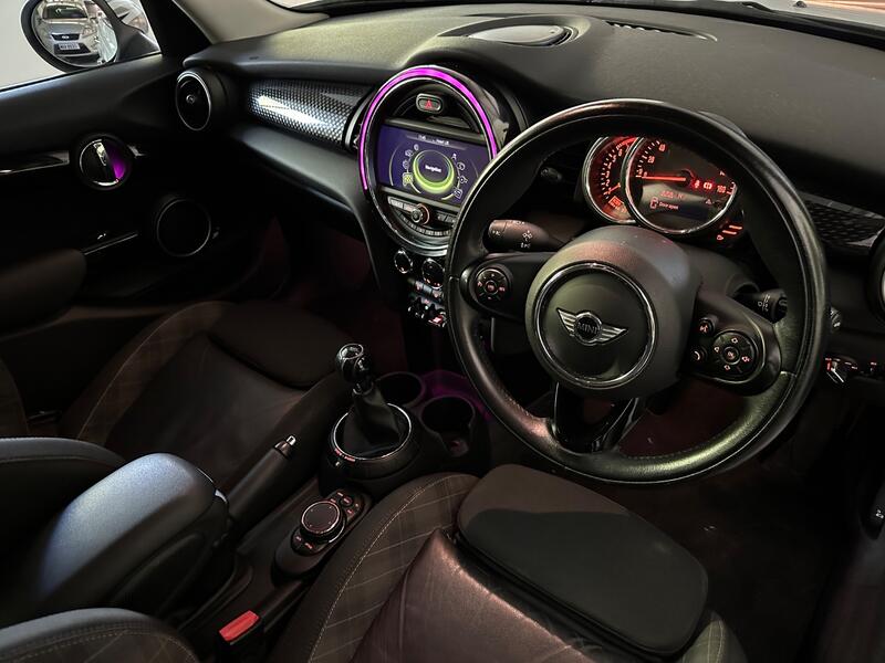 MINI HATCH