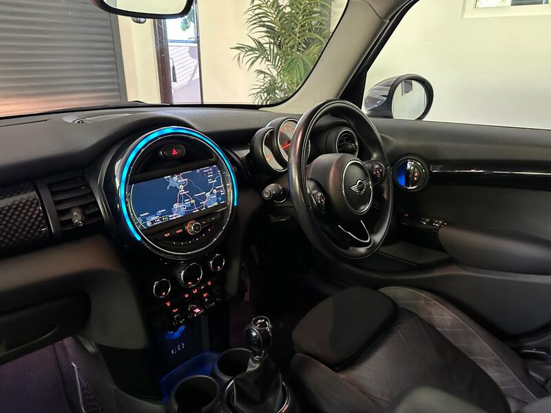 MINI HATCH
