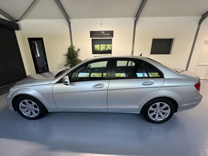 View MERCEDES-BENZ C CLASS 2.1 C200 CDI BlueEfficiency SE